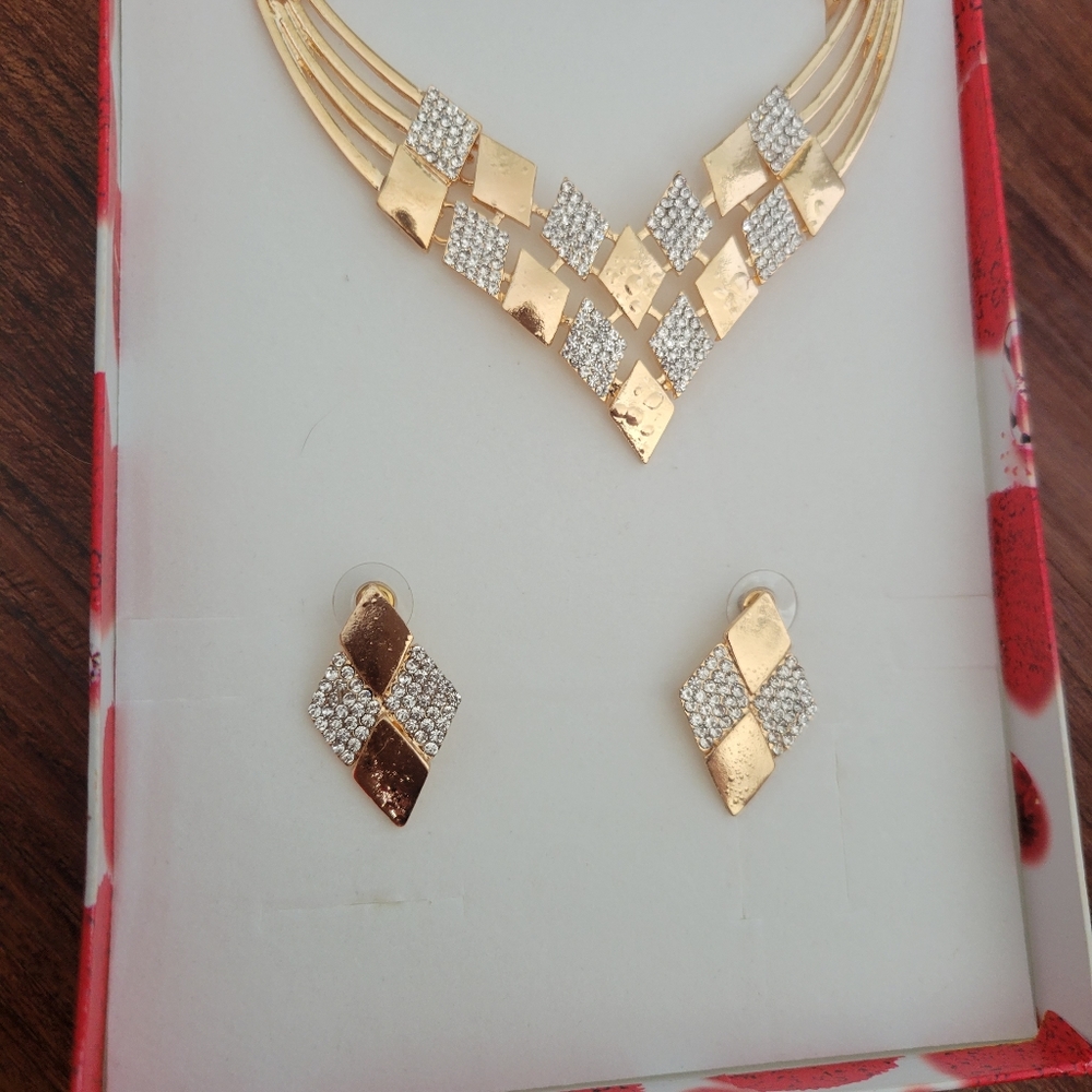 Necklace & earrings set